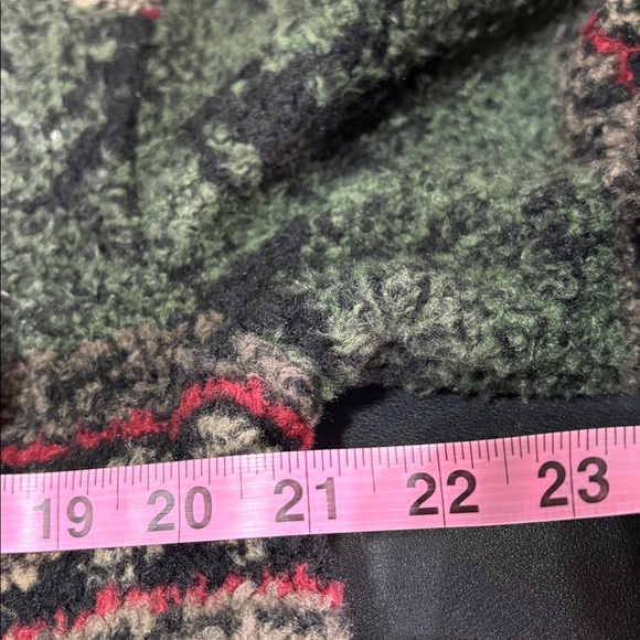 Legendary Whitetails Treasure Fuzzy Fleece Shacket,snap front,chest/hip pockets - Picture 11 of 12